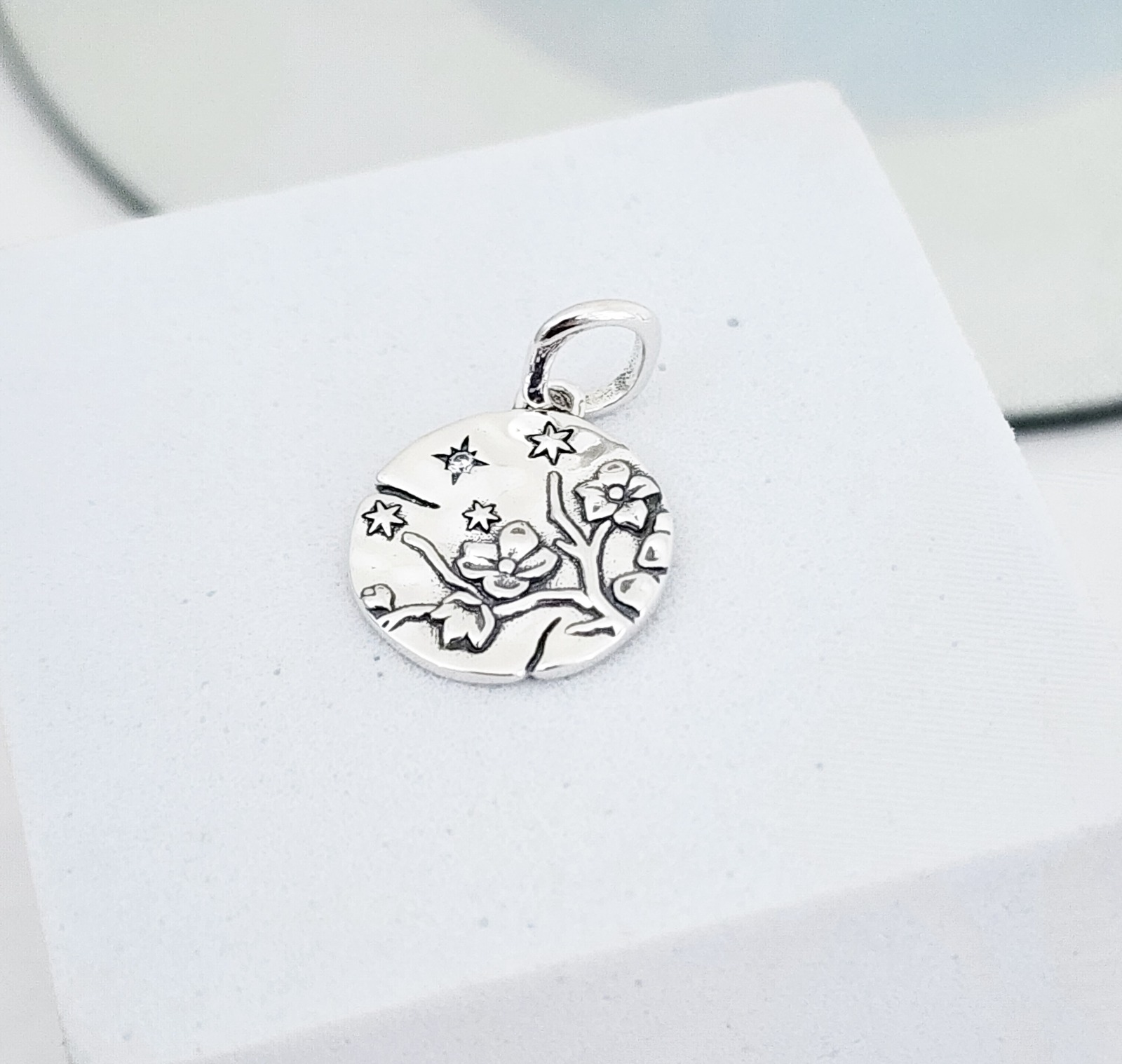 Dije Talismán Floreciente